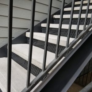 ЛМП-75. Прямая уличная лестница из металла с бетонными ступенями